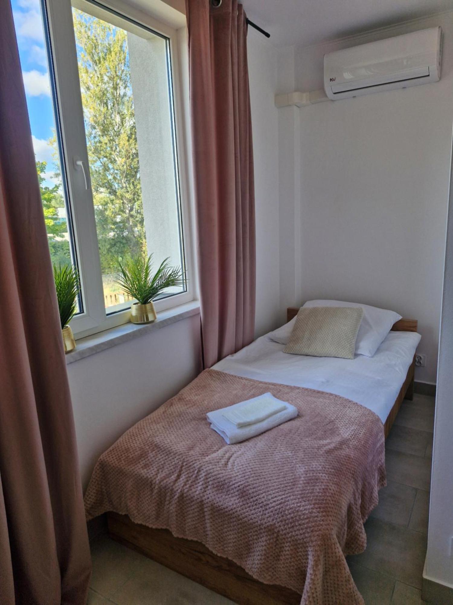 Motel Mewa Лежайск Экстерьер фото